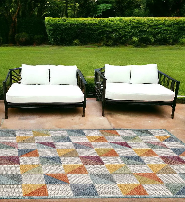 7' X 9' Geometric Stain Resistant Indoor / Outdoor Area Rug - Ivory